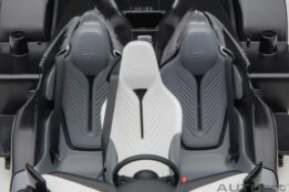 AUTOart - 1:18 McLaren Speedtail Frozen Blue 2020