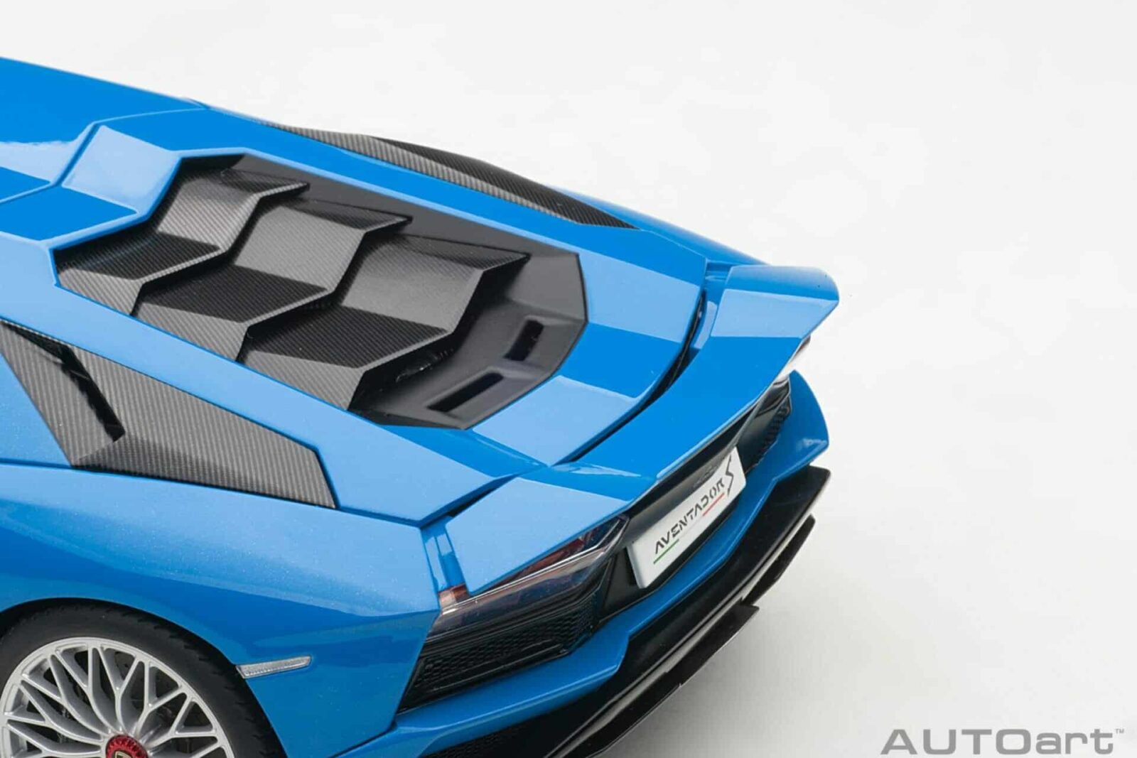 AUTOart - 1:18 Lamborghini Aventador S (Blue Nila)