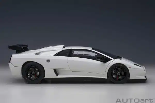 AUTOart - 1:18 Lamborghini Diablo SV R 1996 Impact White