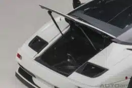 AUTOart - 1:18 Lamborghini Diablo SV R 1996 Impact White