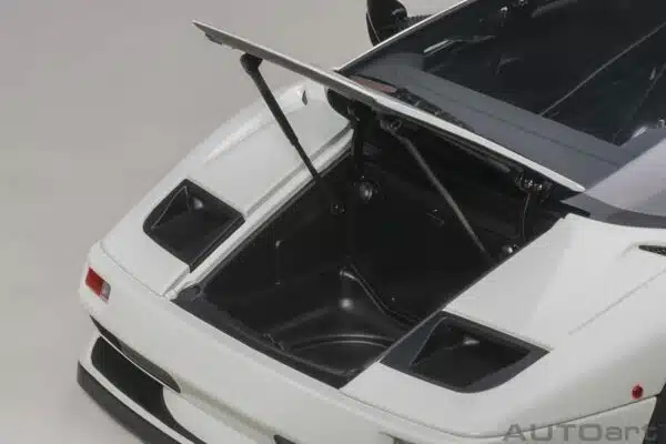 AUTOart - 1:18 Lamborghini Diablo SV R 1996 Impact White