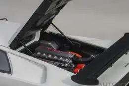 AUTOart - 1:18 Lamborghini Diablo SV R 1996 Impact White