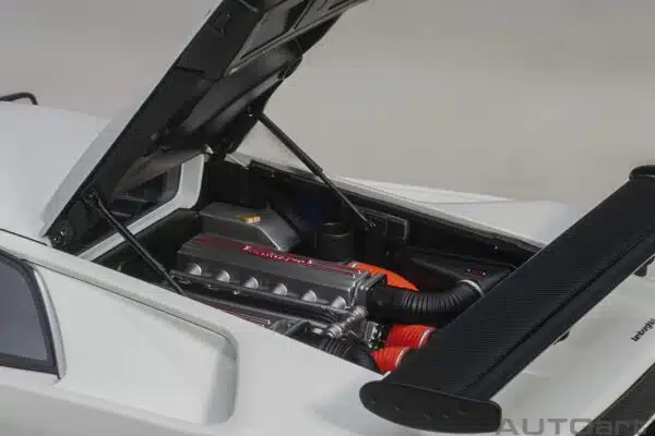 AUTOart - 1:18 Lamborghini Diablo SV R 1996 Impact White