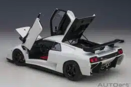AUTOart - 1:18 Lamborghini Diablo SV R 1996 Impact White