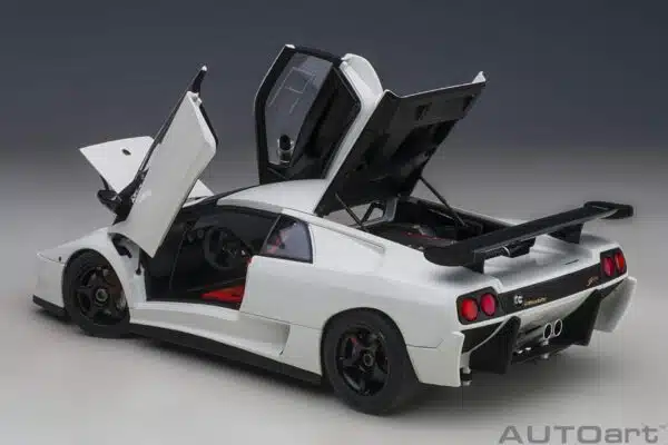 AUTOart - 1:18 Lamborghini Diablo SV R 1996 Impact White