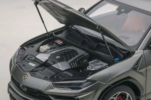 AUTOart - 1:18 Lamborghini Urus (Grigio Titans)