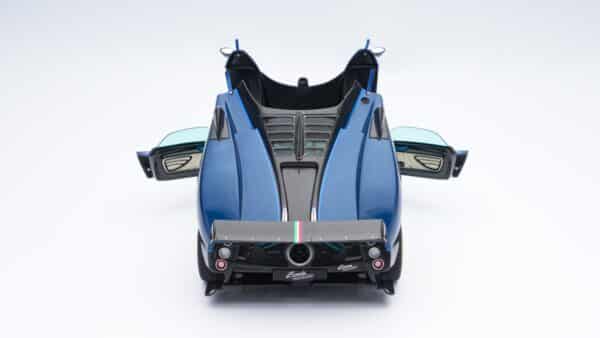 BBR 1:18 Pagani Zonda Tricolore 2010 (850620121DIE) Diecast Model with Briefcase 17 BBR 1:18 Pagani Zonda Tricolore 2010 (850620121DIE) Diecast Model with Briefcase