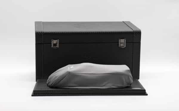 BBR 1:18 Pagani Zonda Tricolore 2010 (850620121DIE) Diecast Model with Briefcase 12 BBR 1:18 Pagani Zonda Tricolore 2010 (850620121DIE) Diecast Model with Briefcase
