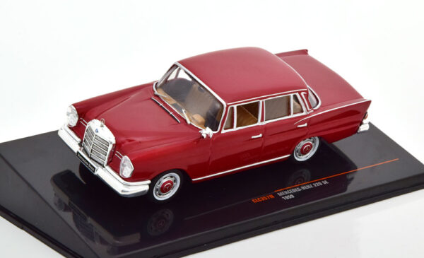Ixo 1:43 Mercedes 220 SE W111 Diecast Model Car CLC357