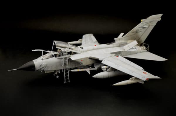 Italeri - 1:32 Tornado ECR (2517) Model Kit