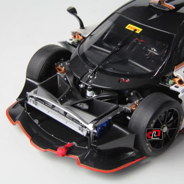 LCD - 1:18 Pagani Huayra R Pearl White 2021 - Diecast Model