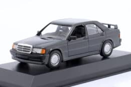 Maxichamps - 1:43 Mercedes-Benz 190E 2.3 16V Black Metallic (1984)