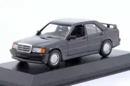 Maxichamps - 1:43 Mercedes-Benz 190E 2.3 16V Negro Metalizado (1984)