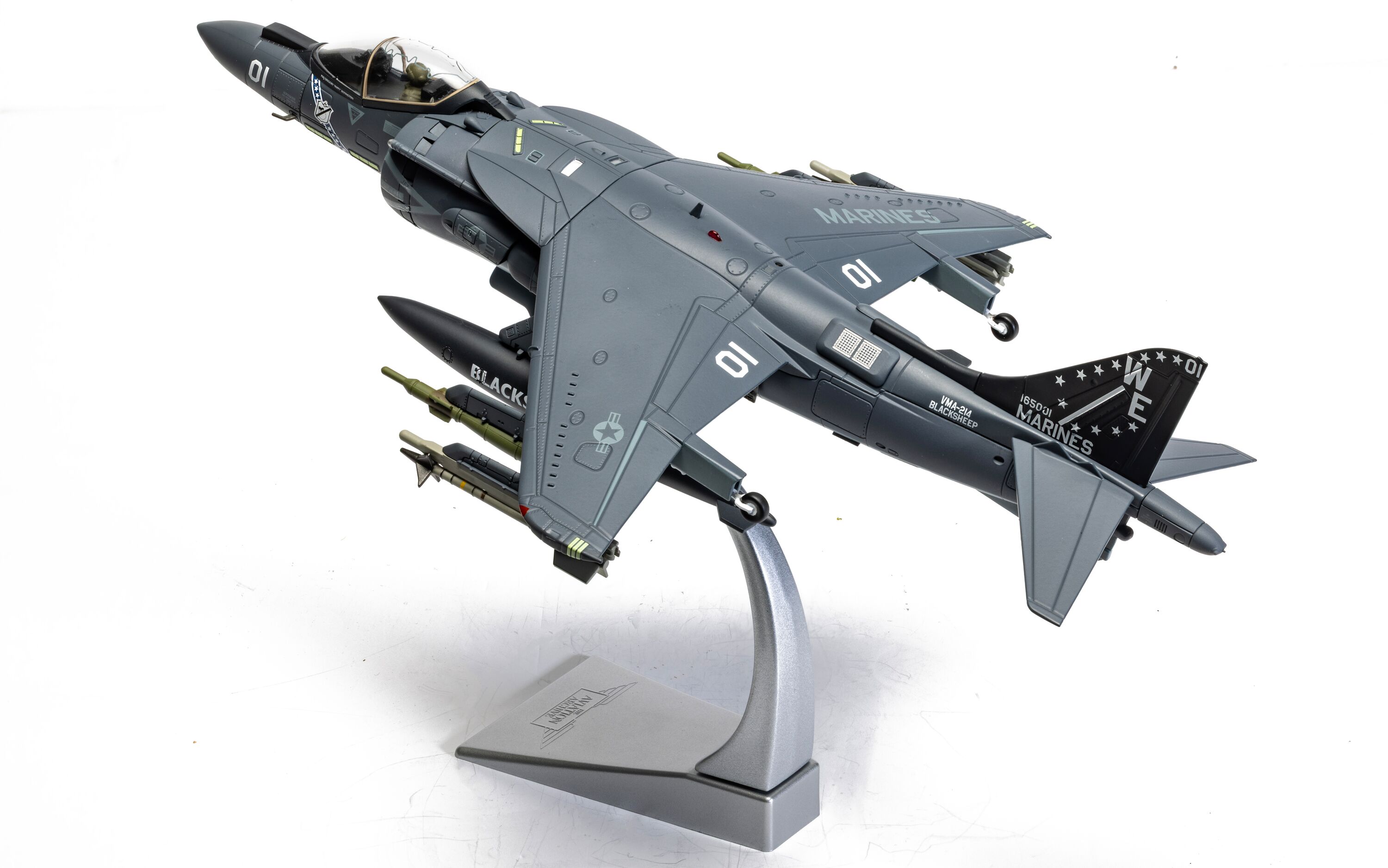 Corgi 1:48 McDonnell Douglas AV-8B Harrier II Plus 165001/01 VMA-214 "Black Sheep" (AA29303) Limited Edition Diecast Model 4 Corgi 1:48 McDonnell Douglas AV-8B Harrier II Plus 165001/01 VMA-214 "Black Sheep" (AA29303) Limited Edition Diecast Model - Image 4