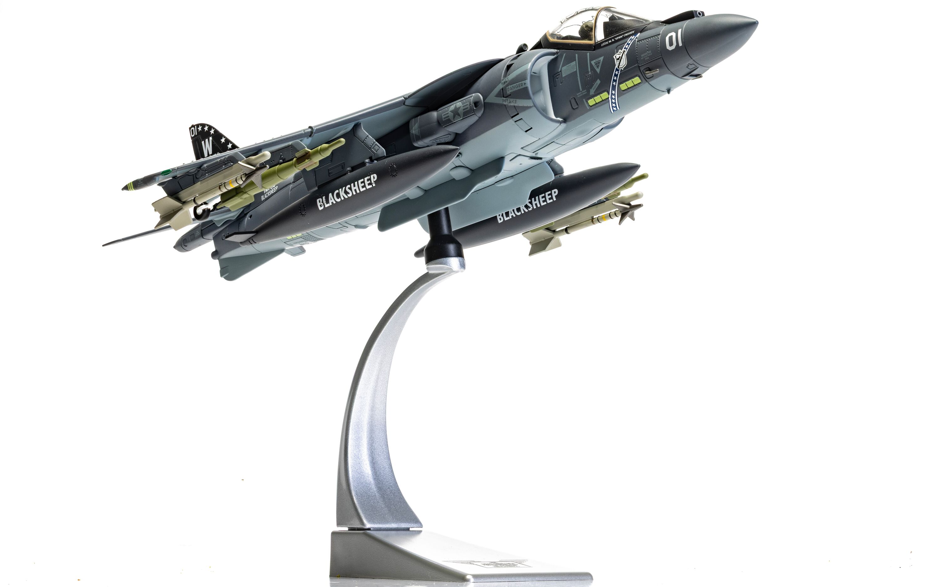 Corgi 1:48 McDonnell Douglas AV-8B Harrier II Plus 165001/01 VMA-214 "Black Sheep" (AA29303) Limited Edition Diecast Model 5 Corgi 1:48 McDonnell Douglas AV-8B Harrier II Plus 165001/01 VMA-214 "Black Sheep" (AA29303) Limited Edition Diecast Model - Image 5