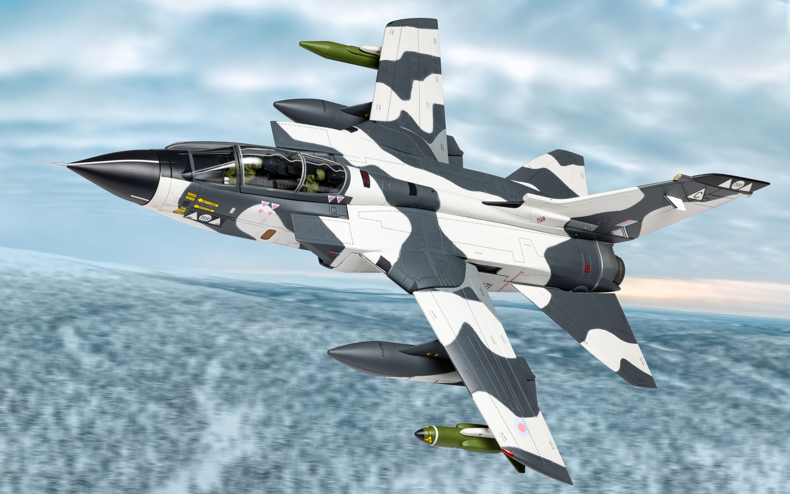 Corgi 1:48 Panavia Tornado GR1A ZA371/C RAF No.II(AC) Sqn (AA29402) Limited Edition Diecast Model 3 Corgi 1:48 Panavia Tornado GR1A ZA371/C RAF No.II(AC) Sqn (AA29402) Limited Edition Diecast Model - Image 3