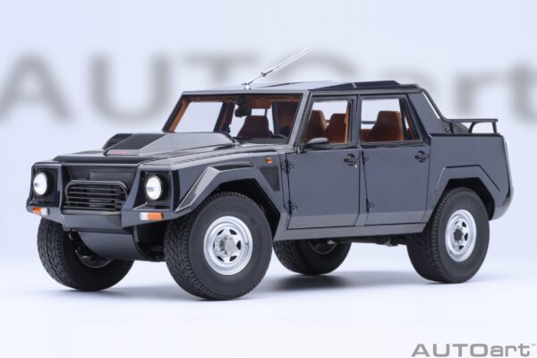 AUTOart 1:18 Lamborghini LM002 Blu Acapulco Metallic (Blue) (74552) Composite Model