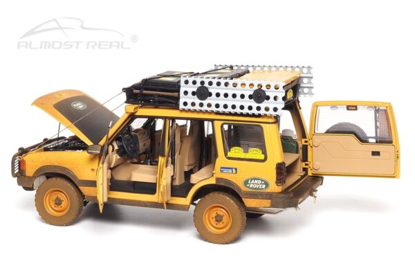 Almost Real 810411 Land Rover Discovery Dirty Version Camel Trophy 1996 Kalimantan Diecast Model