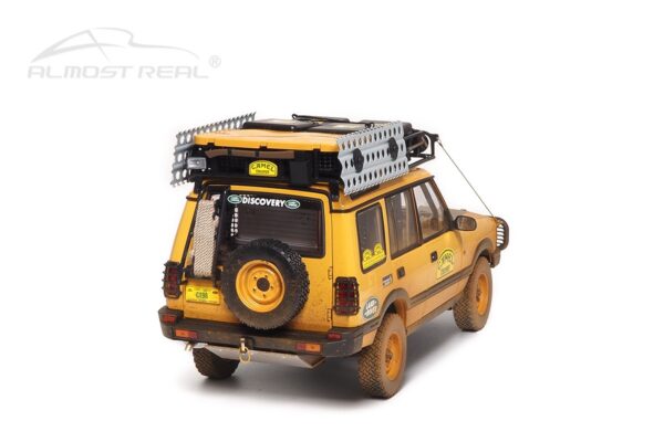 Almost Real 810411 Land Rover Discovery Dirty Version Camel Trophy 1996 Kalimantan Diecast Model