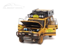 Almost Real 810411 Land Rover Discovery Dirty Version Camel Trophy 1996 Kalimantan Diecast Model