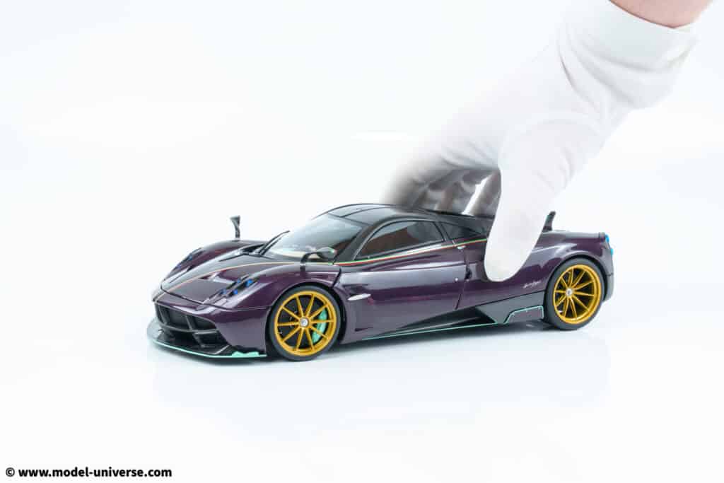 Modellino in miniatura Pagani Huayra 1/18 Welly met.-bianco (GTA