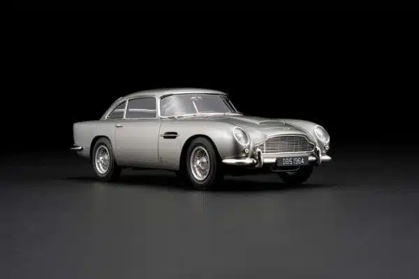 Amalgam - 1:18 Aston Martin DB5 Vantage Silver Birch