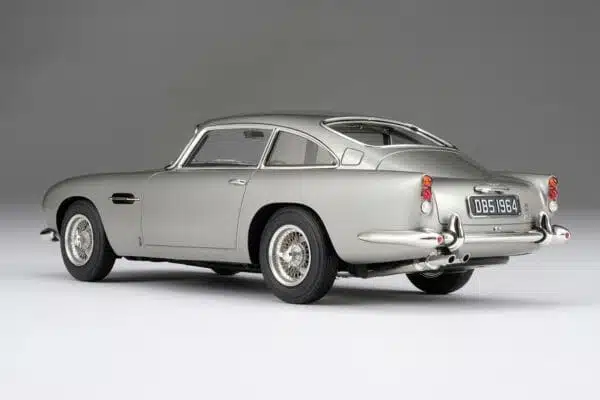 Amalgam - 1:18 Aston Martin DB5 Vantage Silver Birch