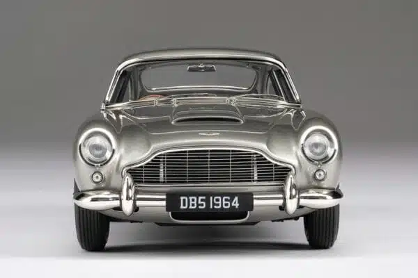 Amalgam - 1:18 Aston Martin DB5 Vantage Silver Birch