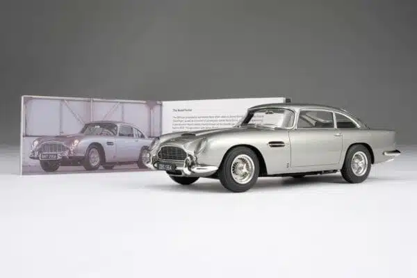 Amalgam - 1:18 Aston Martin DB5 Vantage Silver Birch