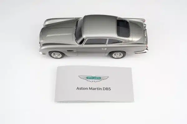 Amalgam - 1:18 Aston Martin DB5 Vantage Silver Birch