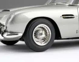 Amalgam - 1:18 Aston Martin DB5 Vantage Silver Birch