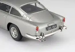 Amalgam - 1:18 Aston Martin DB5 Vantage Silver Birch