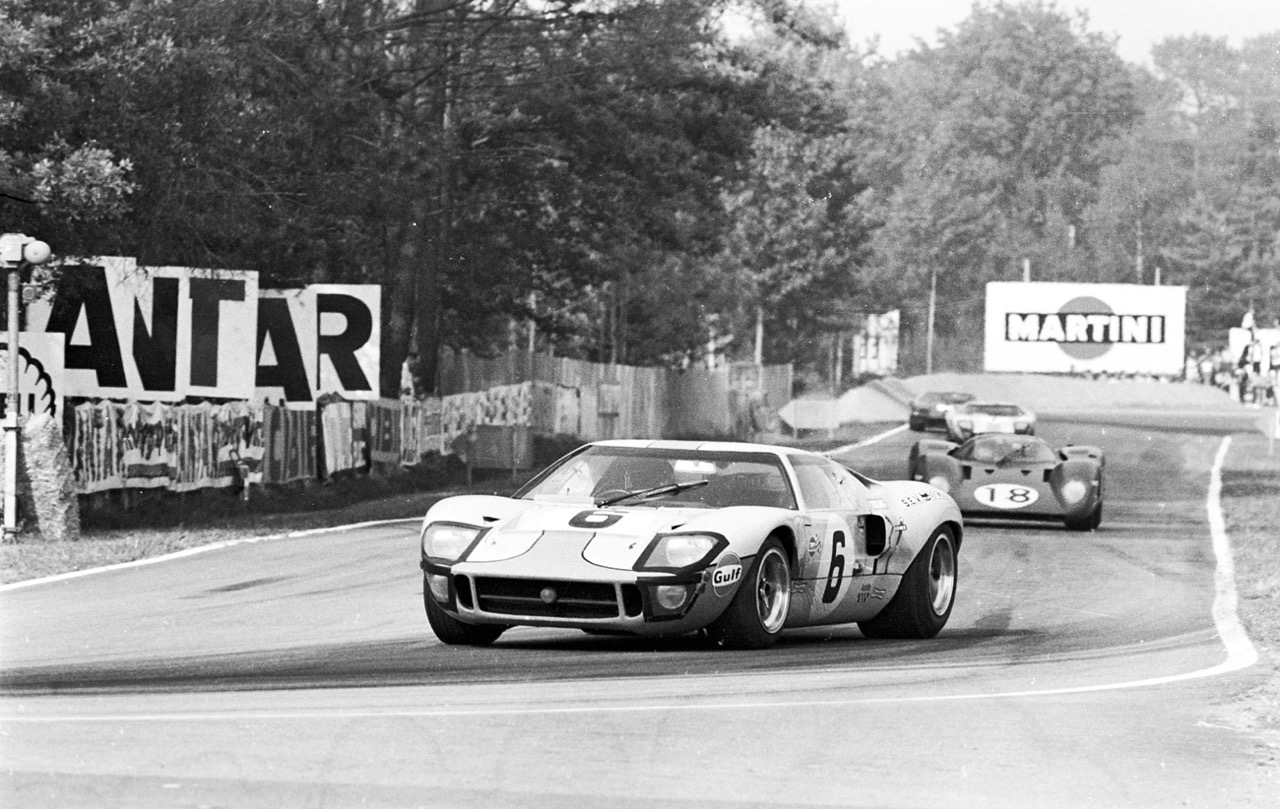 Amalgam 1:18 Ford GT40 1969 Le Mans Gulf Winner Resin Model M6148