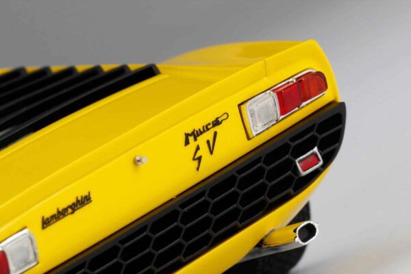 Amalgam 1:18 Lamborghini Miura P400 SV (1971) Yellow - Resin Model 19 Amalgam 1:18 Lamborghini Miura P400 SV (1971) Yellow - Resin Model