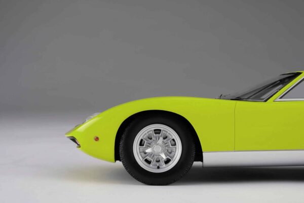 Amalgam 1:18 Lamborghini Miura P400 SV (1971) Green - Resin Model 27 Amalgam 1:18 Lamborghini Miura P400 SV (1971) Green - Resin Model