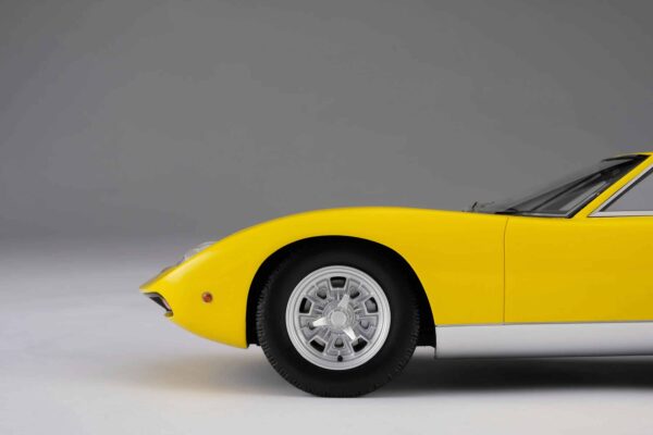 Amalgam 1:18 Lamborghini Miura P400 SV (1971) Yellow - Resin Model 26 Amalgam 1:18 Lamborghini Miura P400 SV (1971) Yellow - Resin Model