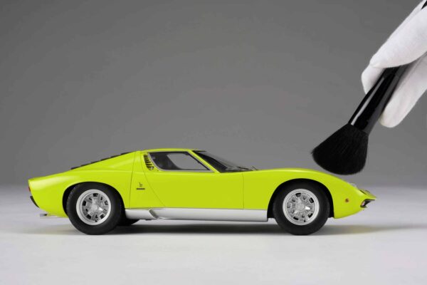 Amalgam 1:18 Lamborghini Miura P400 SV (1971) Green - Resin Model 19 Amalgam 1:18 Lamborghini Miura P400 SV (1971) Green - Resin Model