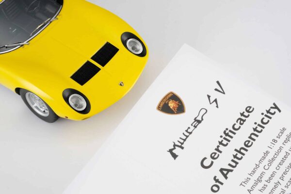 Amalgam 1:18 Lamborghini Miura P400 SV (1971) Yellow - Resin Model 21 Amalgam 1:18 Lamborghini Miura P400 SV (1971) Yellow - Resin Model