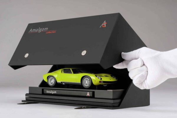 Amalgam 1:18 Lamborghini Miura P400 SV (1971) Green - Resin Model 16 Amalgam 1:18 Lamborghini Miura P400 SV (1971) Green - Resin Model