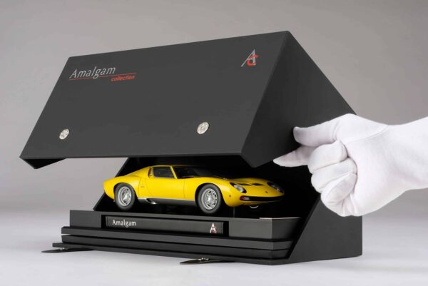 Amalgam 1:18 Lamborghini Miura P400 SV (1971) Yellow - Resin Model 16 Amalgam 1:18 Lamborghini Miura P400 SV (1971) Yellow - Resin Model