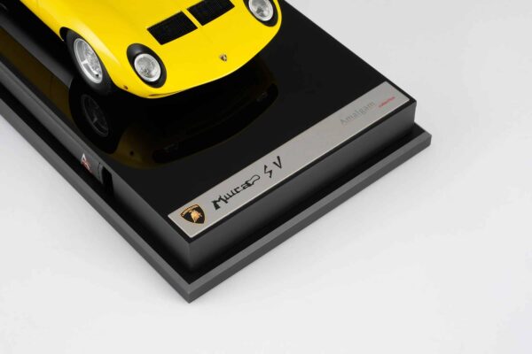 Amalgam 1:18 Lamborghini Miura P400 SV (1971) Yellow - Resin Model 29 Amalgam 1:18 Lamborghini Miura P400 SV (1971) Yellow - Resin Model