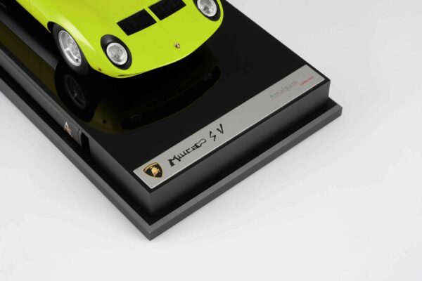 Amalgam 1:18 Lamborghini Miura P400 SV (1971) Green - Resin Model 18 Amalgam 1:18 Lamborghini Miura P400 SV (1971) Green - Resin Model