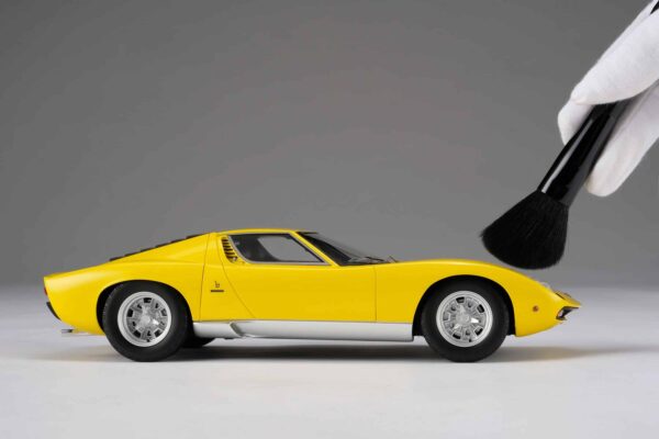 Amalgam 1:18 Lamborghini Miura P400 SV (1971) Yellow - Resin Model 18 Amalgam 1:18 Lamborghini Miura P400 SV (1971) Yellow - Resin Model