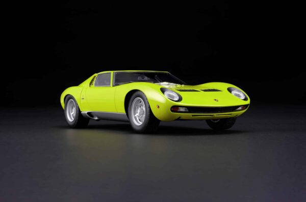 Amalgam 1:18 Lamborghini Miura P400 SV (1971) Green - Resin Model 21 Amalgam 1:18 Lamborghini Miura P400 SV (1971) Green - Resin Model