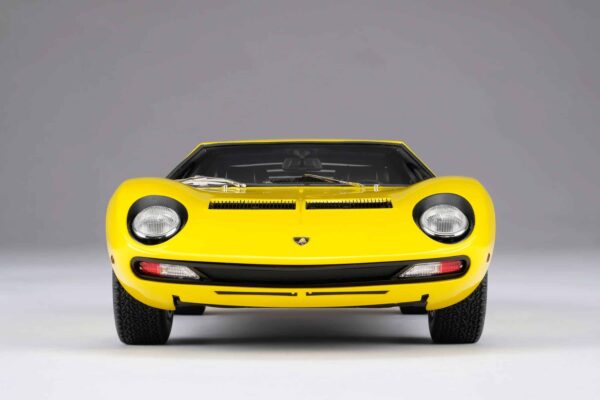 Amalgam 1:18 Lamborghini Miura P400 SV (1971) Yellow - Resin Model 24 Amalgam 1:18 Lamborghini Miura P400 SV (1971) Yellow - Resin Model