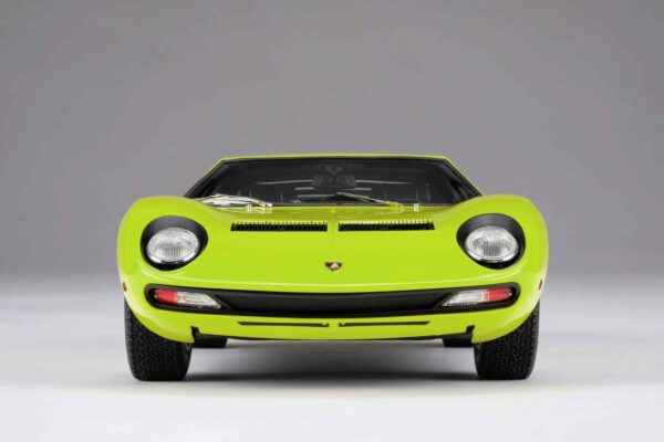 Amalgam 1:18 Lamborghini Miura P400 SV (1971) Green - Resin Model 25 Amalgam 1:18 Lamborghini Miura P400 SV (1971) Green - Resin Model