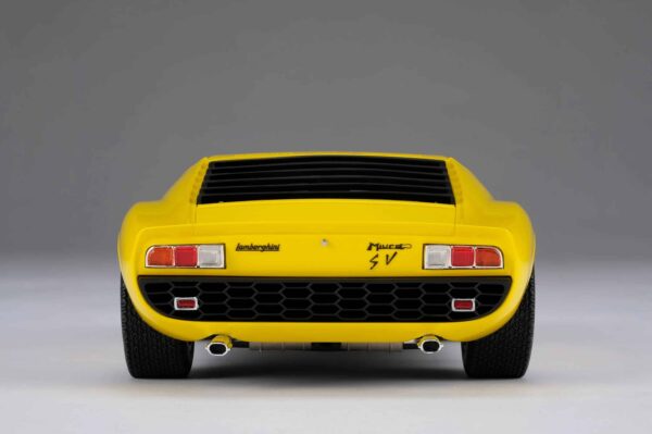 Amalgam 1:18 Lamborghini Miura P400 SV (1971) Yellow - Resin Model 25 Amalgam 1:18 Lamborghini Miura P400 SV (1971) Yellow - Resin Model