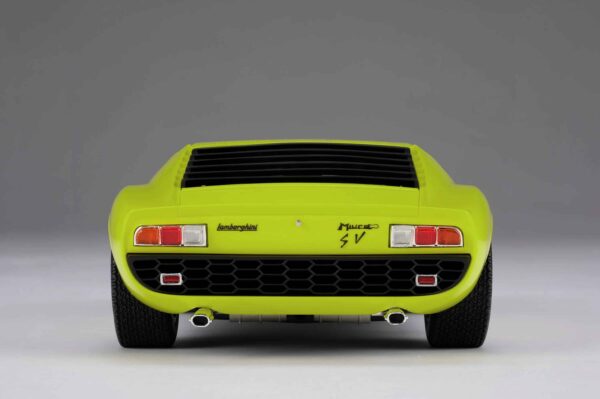 Amalgam 1:18 Lamborghini Miura P400 SV (1971) Green - Resin Model 26 Amalgam 1:18 Lamborghini Miura P400 SV (1971) Green - Resin Model
