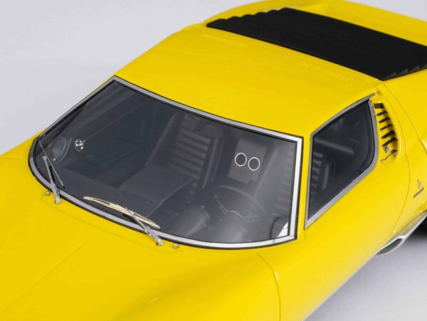 Amalgam 1:18 Lamborghini Miura P400 SV (1971) Yellow - Resin Model 23 Amalgam 1:18 Lamborghini Miura P400 SV (1971) Yellow - Resin Model