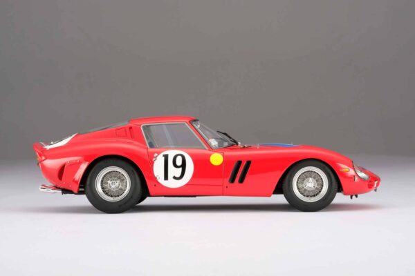 Amalgam - 1:18 Ferrari 250 GTO 3705GT No.19 1962 24h Le Mans Class Winner - Noblet, Guichet - Resin Model 34 Amalgam - 1:18 Ferrari 250 GTO 3705GT No.19 1962 24h Le Mans Class Winner - Noblet, Guichet - Resin Model